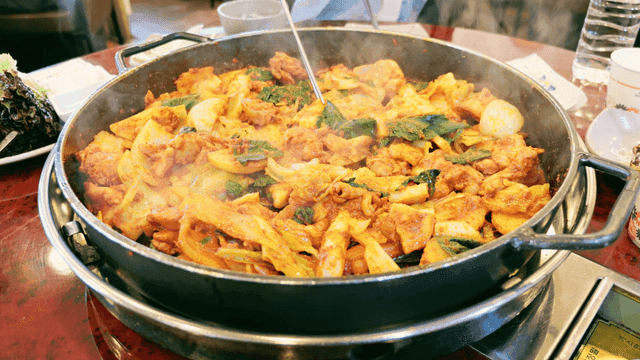 Dakgalbi being cooked on hot plate