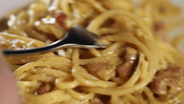Creamy carbonara pasta with bacon