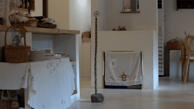 장식품이 있는 아늑한 실내