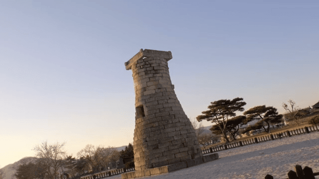 공원에 있는 고대 석조 천문대