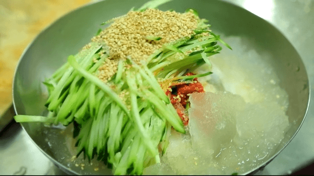 Cold buckwheat noodles with cucumber and broth