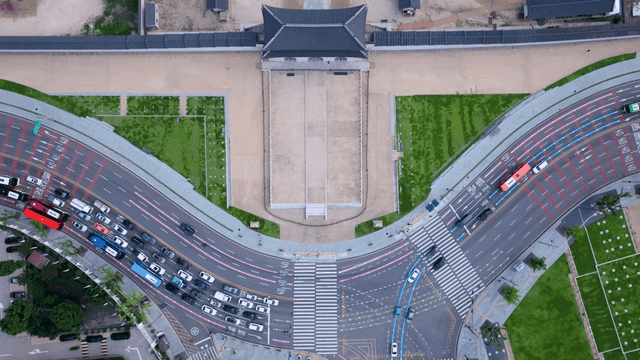 Multi-lane intersection in front of Gwanghwamun