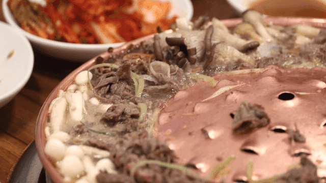 Bulgogi hot pot with beef and mushrooms