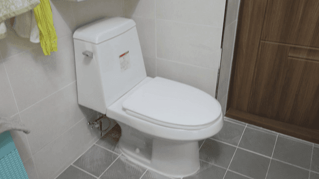 깨끗하고 정돈된 욕실 내부