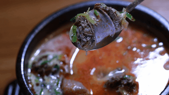 Sundaeguk scooped out with spoon