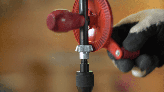 손 드릴 조정의 클로즈업