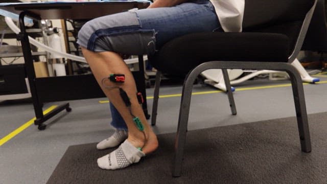 가자미근 운동을 하는 사람의 다리