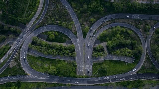 고속도로 교차로의 항공 뷰