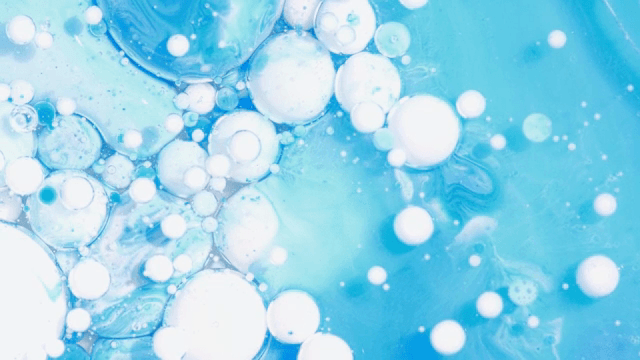 혼합 액체 속 다채로운 버블들