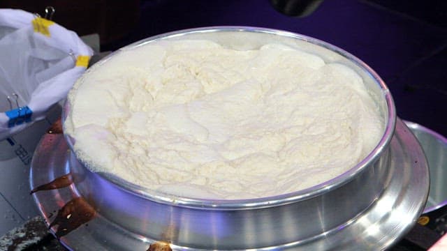 갈아낸 콩 끓이기