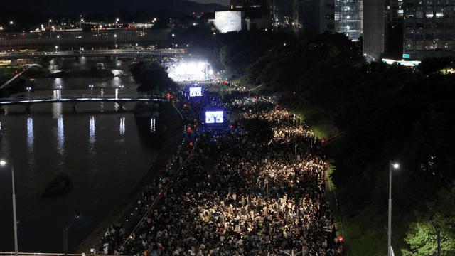 Night festivals and crowds along city's riverside