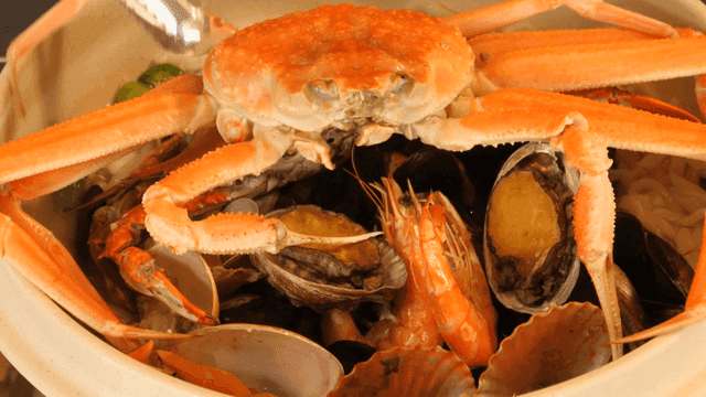 게가 들어간 해물 칼국수