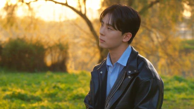 공원에서 다투는 남성