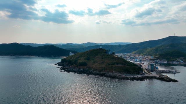 등대가 있는 해안 섬