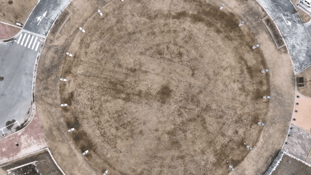 기념관에 위치한 상징적인 조형물