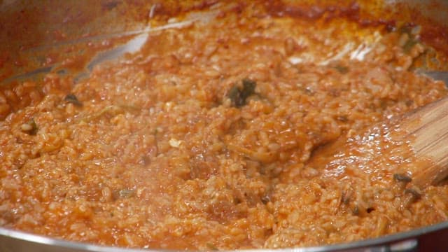 Water parsley on top of stir-fried rice in a pot