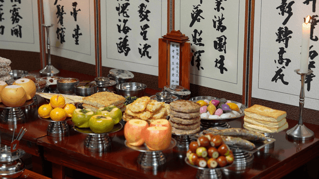 전통 한국 추석 명절 차례상 차림