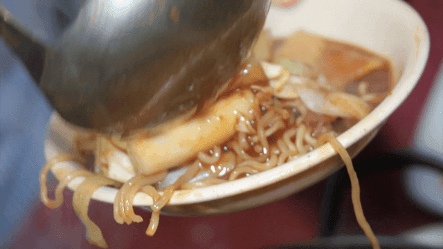 매운 떡볶이 한 국자