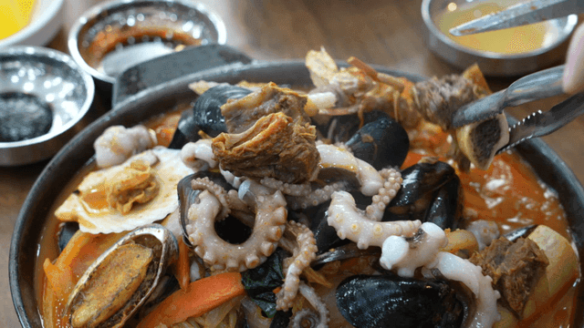 Spicy Seafood Galbi Jjamppong Cut with Scissors and Tongs