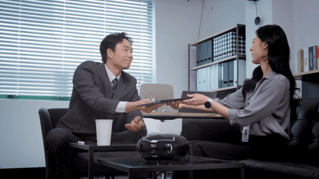 집중적인 토론이 있는 사무실 회의