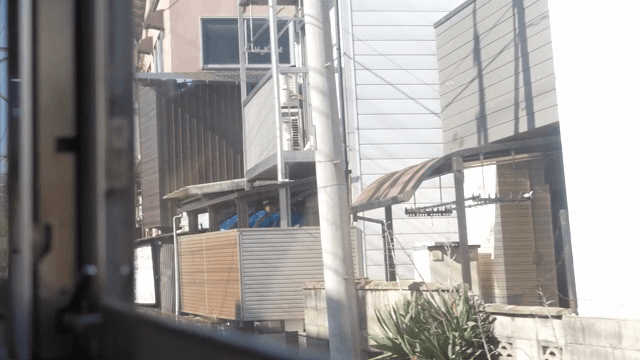 기차에서 본 일본의 주거 건물들