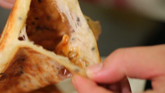 견과류와 씨앗이 들어간 한국 호떡