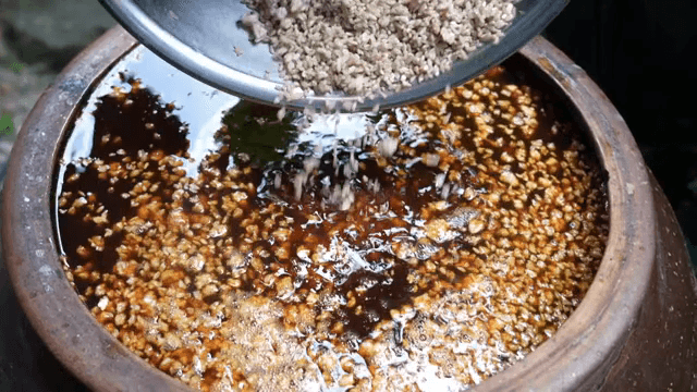 전통 장독대에 추가하는 곡물