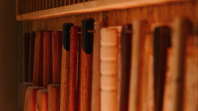 목재 제품에 드는 따뜻한 빛