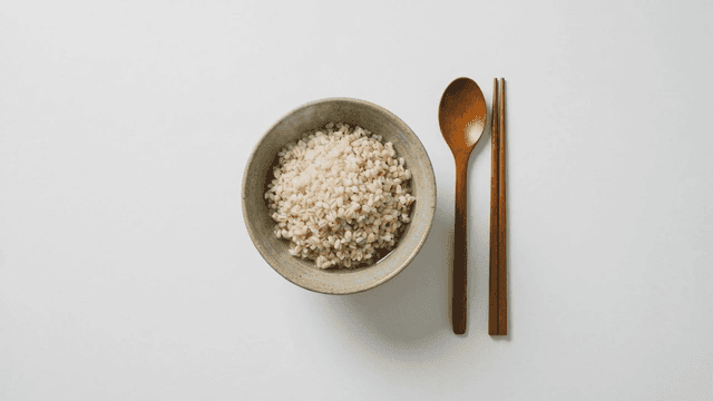 Steaming hot brown rice and barley rice