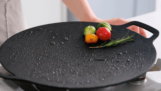 Fresh vegetables on a hot pan