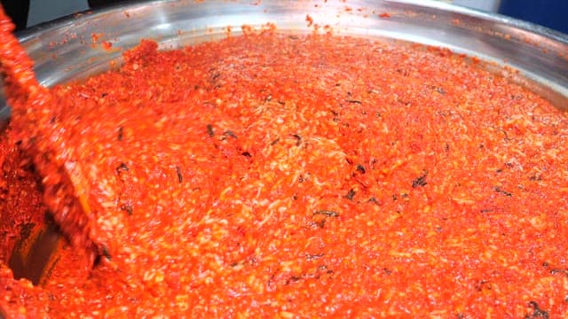 김치와 양념이 만들어지는 주방