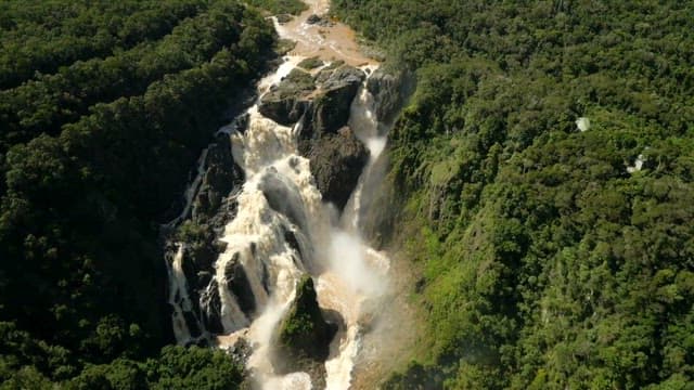 Barron Falls between rock cliffs and forests