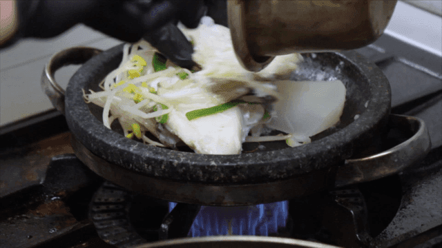 돌판에 구워지는 대구찜