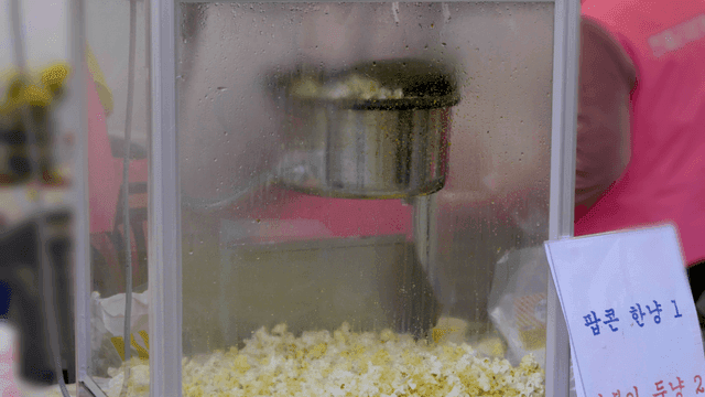 Popcorn machine pouring fresh popcorn