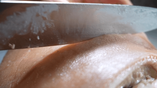 Knife for cutting boiled pork