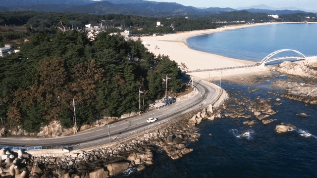 해안 도로와 경치 좋은 해변