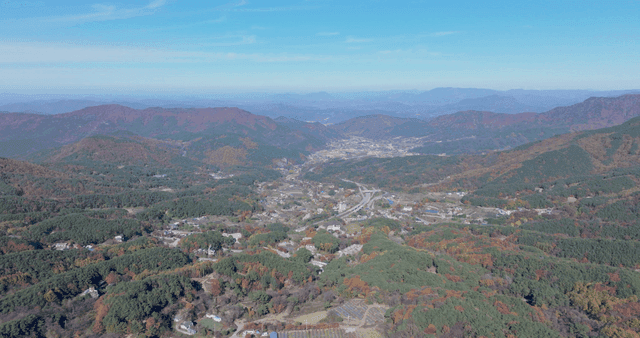 단풍이 있는 산악 풍경