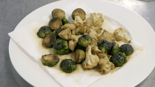 구운 방울양배추와 콜리플라워