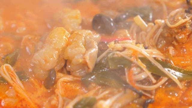Boiling small intestine hot pot