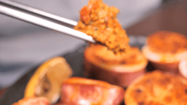 Chopsticks for placing spicy ssamjang on squid sundae