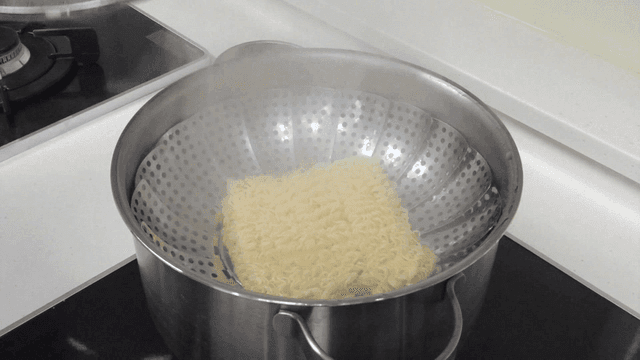 Stainless steamer with steaming ramen noodles