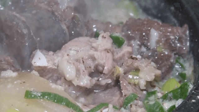 진한 국물의 순대국