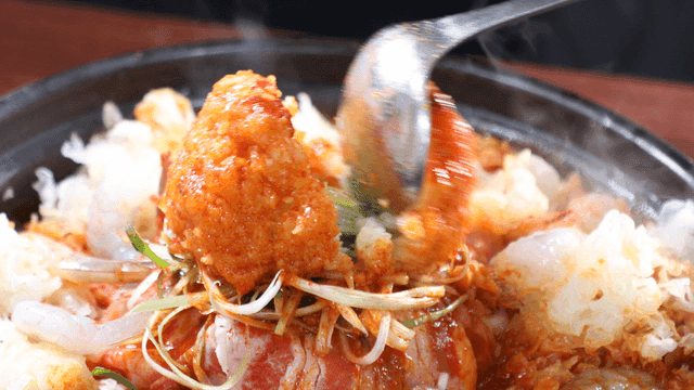 Spicy pork rib stew with seafood and minced garlic