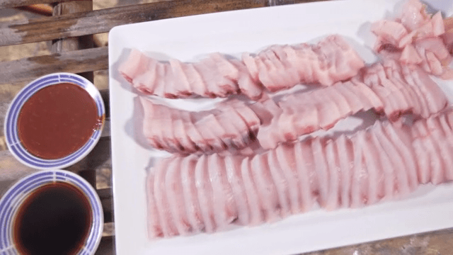 신선한 생선회와 소스