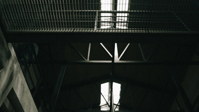 Prison where dark prisoners move