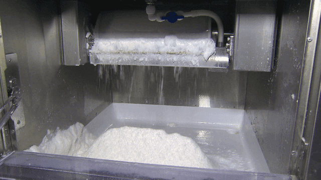 빙삭기에서 나오는 얼음