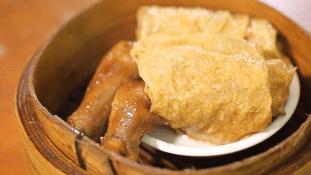 대나무 찜기에 갓 준비된 딤섬
