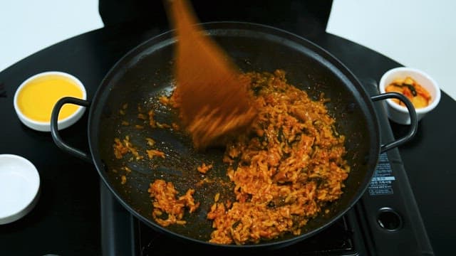 다 먹은 찌개와 맛있게 비벼지는 쌀밥