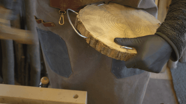 목재에 손잡이를 망치로 만드는 장인