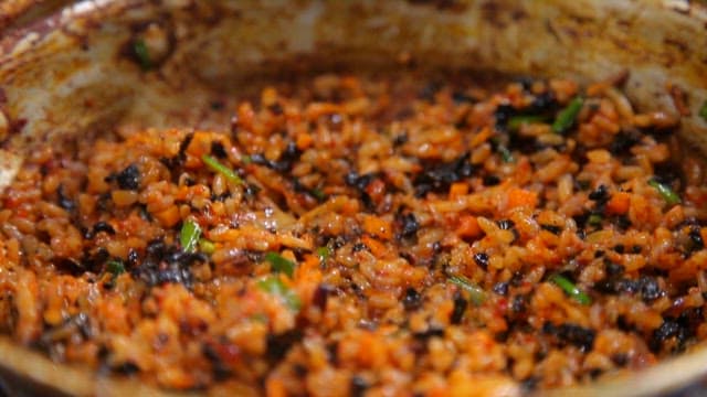 Korean fried rice with seaweed and vegetables